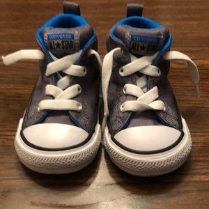 Converse chuck taylor toddler sneaker sz5 like new